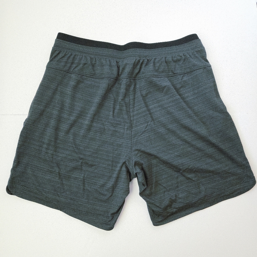 Champion Men's Green Shorts Size Large L Zipper Pockets Activewear Gym 32 Waist - Picture 2 of 12